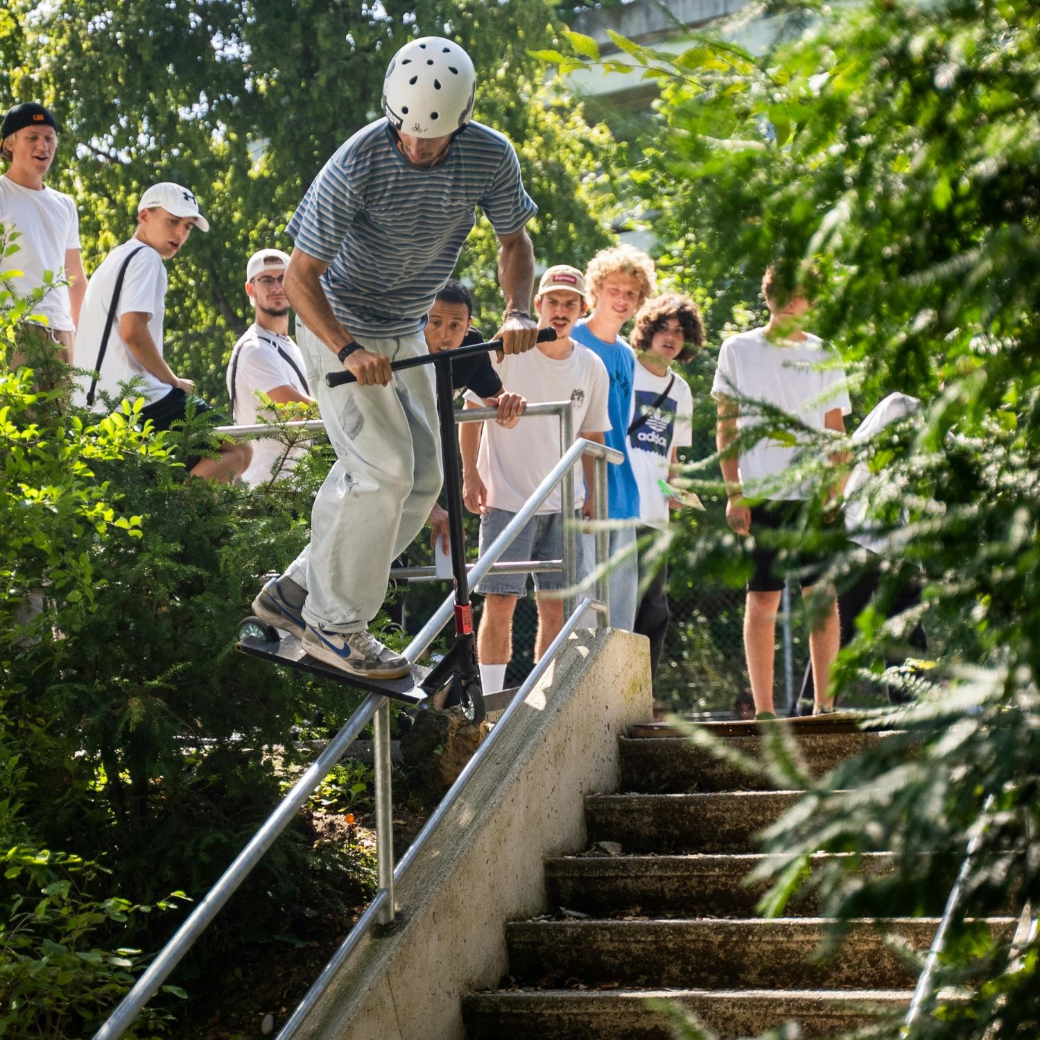 Freestyle koloběžka ve veřejném prostoru